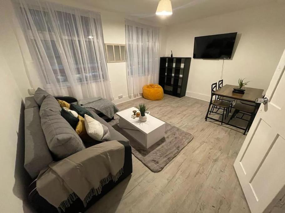 Beautiful 2 Bedroom On Tower Bridge London Eksteriør billede
