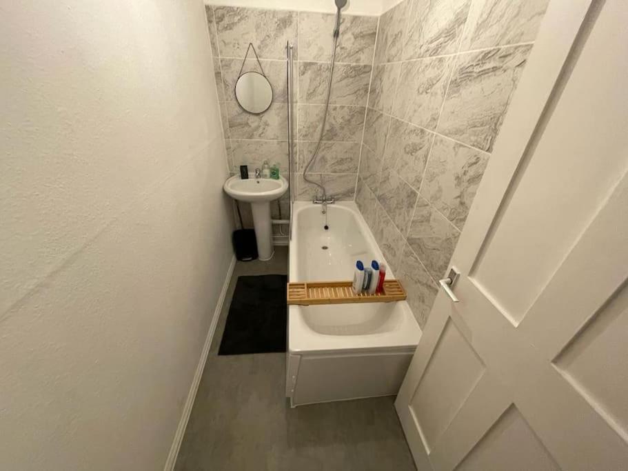 Beautiful 2 Bedroom On Tower Bridge London Eksteriør billede